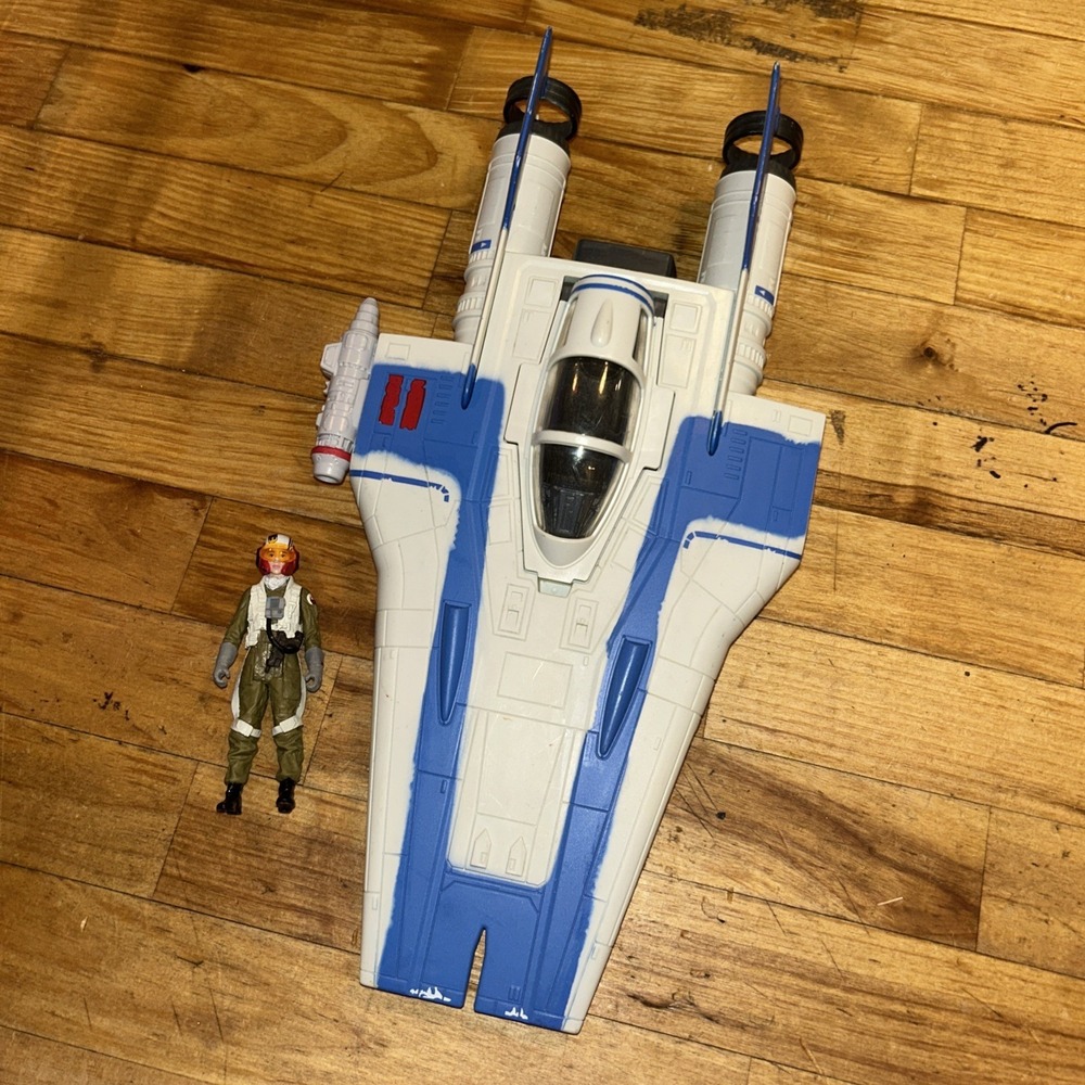 Star Wars Rise of the RESISTANCE A-WING‎ FIGHTER with Pilot Tallie 2017 D2